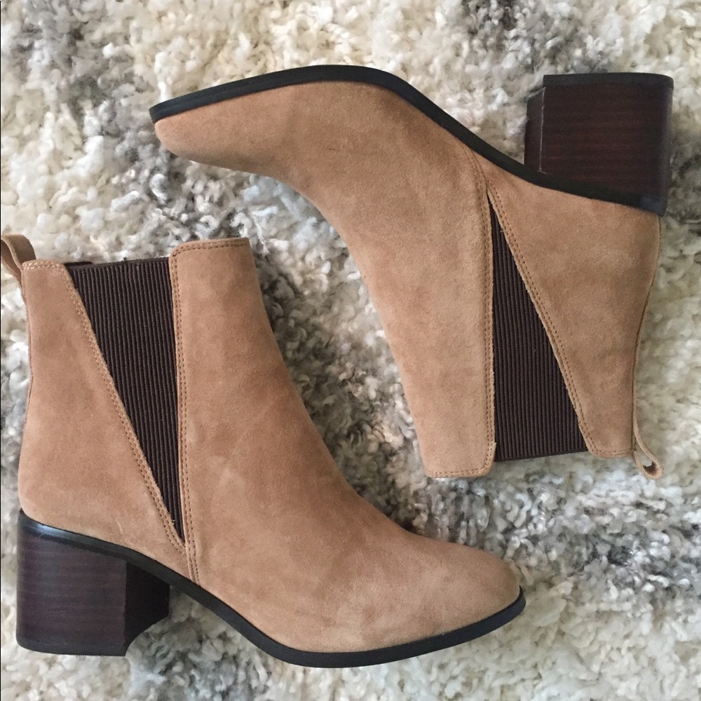NEW Steve Madden Taupe Booties